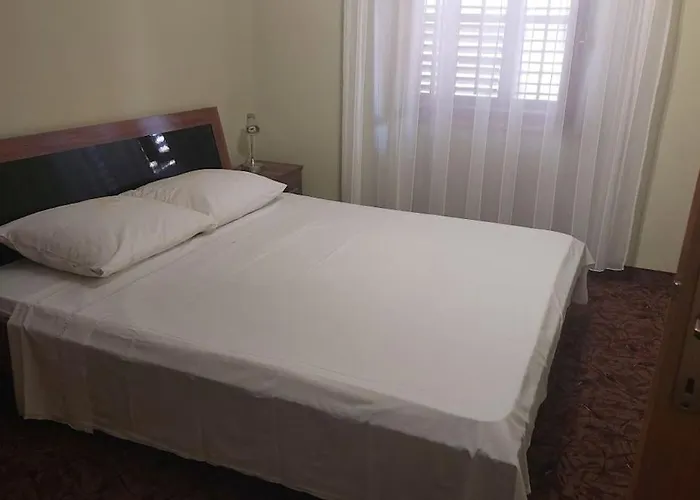 Family In Old Town Apartman