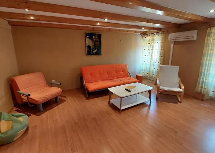 Family In Old Town Apartman *