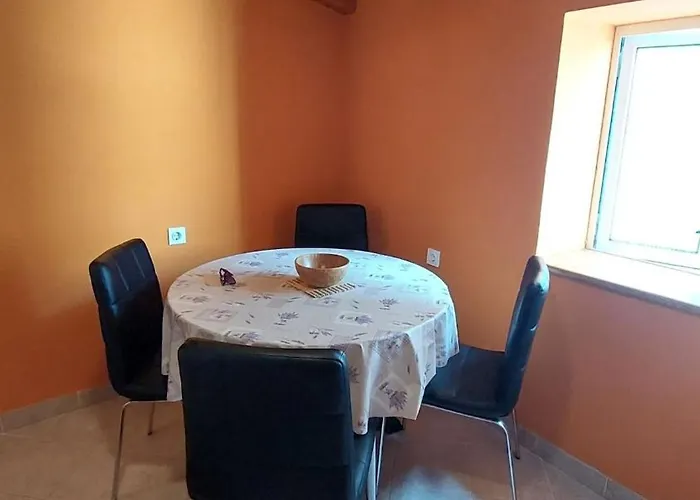 Family In Old Town Apartman